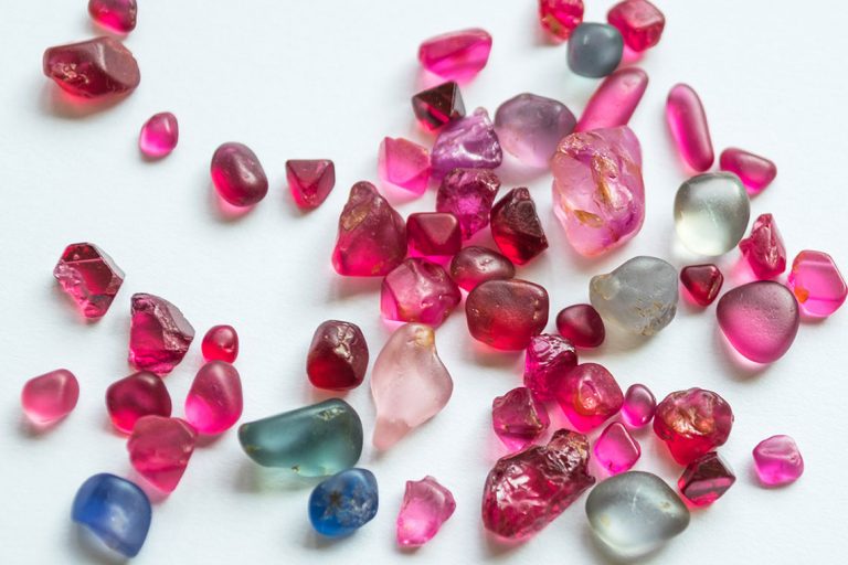 đá spinel tự nhiên là gì