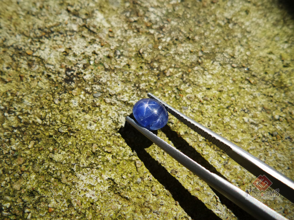 Một viên Sapphire sao được tìm thấy tại Lục Yên, Yên Bái, Việt Nam