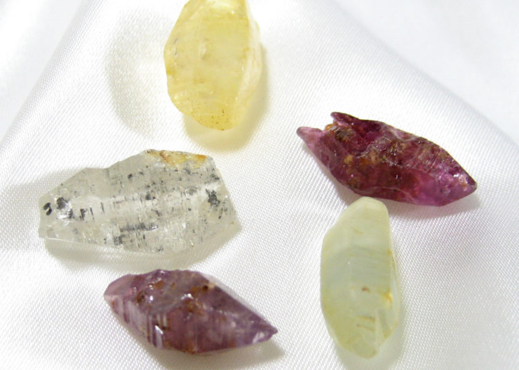Cách bảo quản đá quý và trang sức đá quý Hồng Ngọc Corundum-la-gi-1-750x536